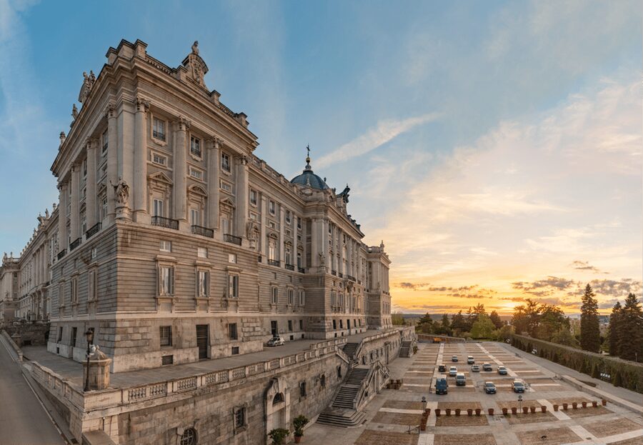 Madrid: The Royal Palace Skip-the-line Guided Tour - Meeting the guide at Ópera