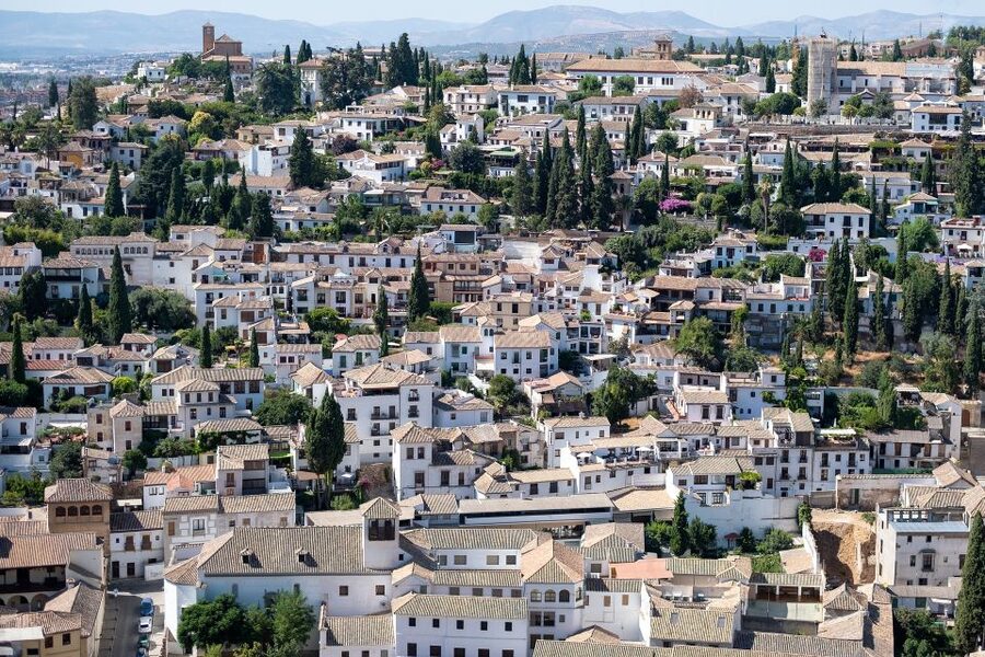 Malaga: Granada Day Trip with Alhambra, Palaces and Gardens - Arriving at the Alhambra