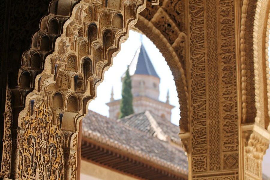 Malaga: Granada Day Trip with Alhambra, Palaces and Gardens - Meeting the bus in Malaga