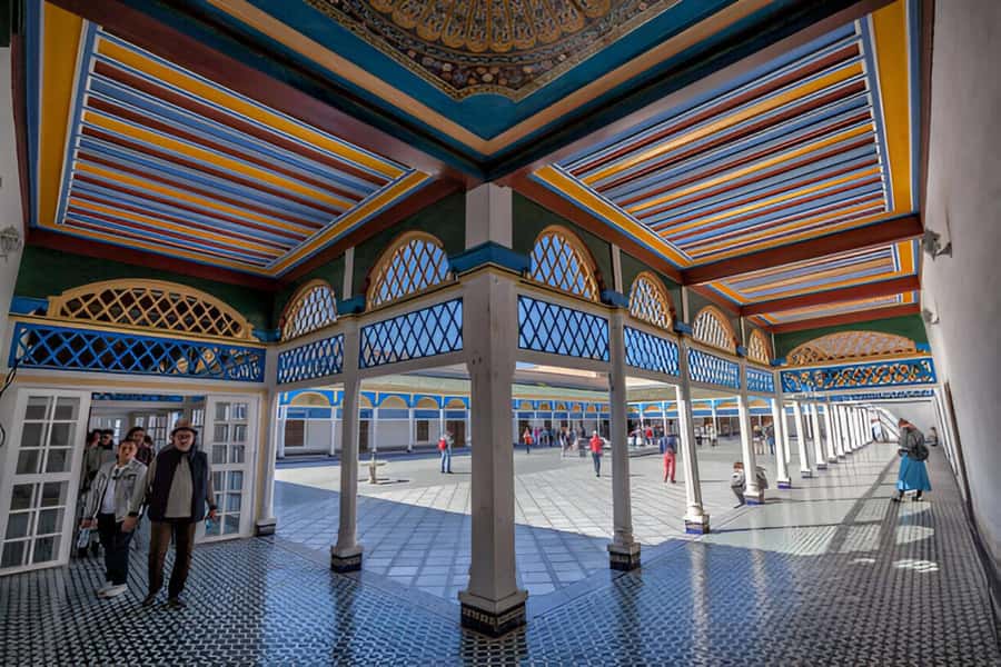 Marrakech: Bahia Palace, Madrasa Ben Youssef & Secret Garden - Guides, pace, and group style