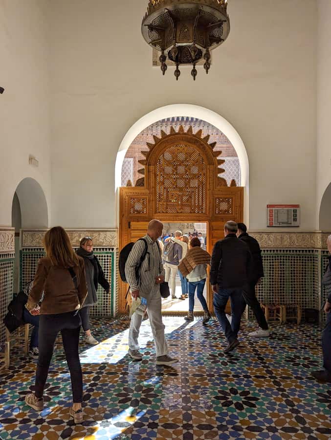 Marrakech: Bahia Palace, Saadian Tombs & Medina Guided Tour - Walking conditions, timing and what to carry