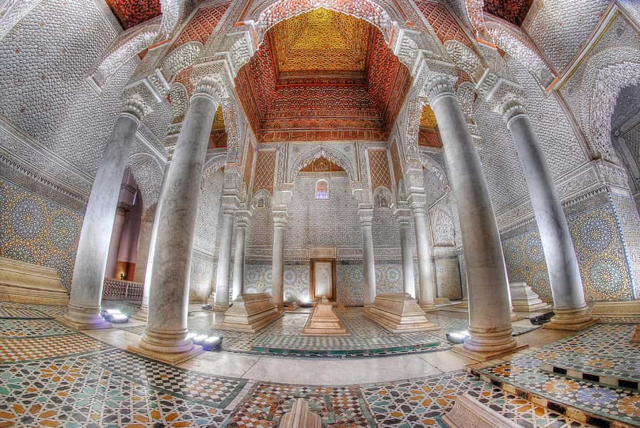 Marrakech: Bahia Palace, Saadian Tombs & Medina Guided Tour - Bahia Palace: courtyards, cedar ceilings and careful detail