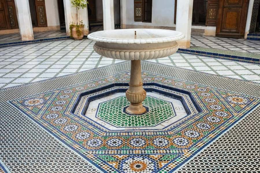 Marrakech: Bahia Palace, Saadian Tombs & Medina Walking Tour - Key points to know before booking
