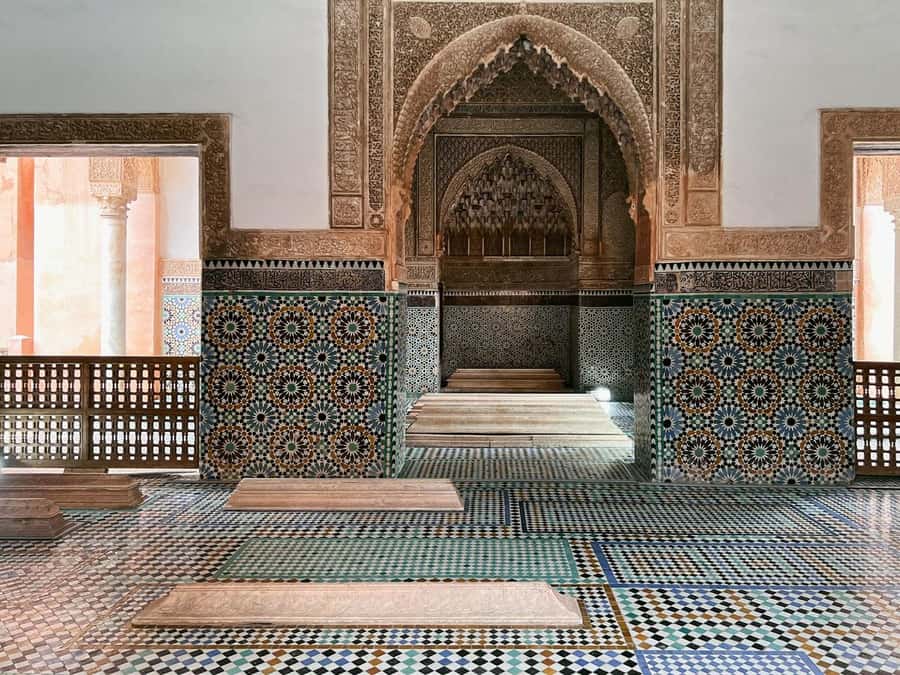 Marrakech: Bahia Palace, Saadian Tombs & Medina Walking Tour - A useful first look at Marrakech’s old city