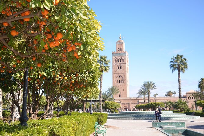 Marrakech: Bahia Palace, Saadian Tombs, Souk and Medina Tour - Why this four-hour walk works as a Marrakech introduction