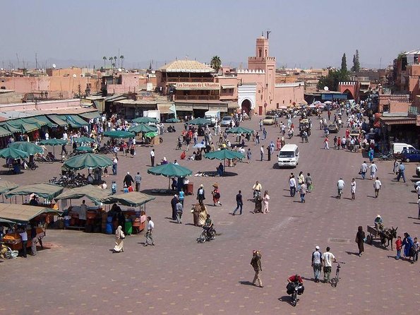 Marrakech: Bahia Palace, Saadian Tombs, Souk and Medina Tour - Finishing near Jemaa el-Fna
