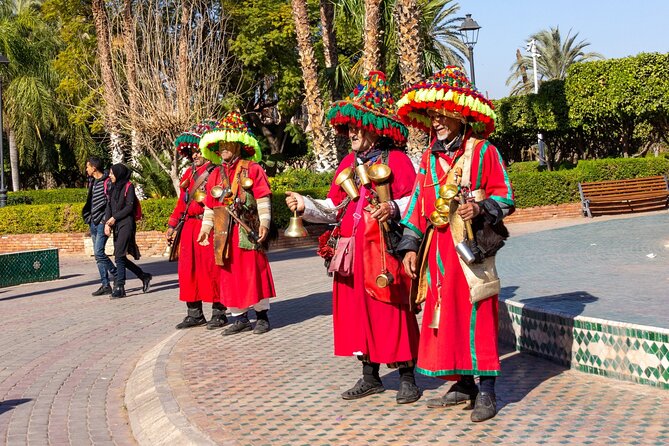 Marrakech: Bahia Palace, Saadian Tombs, Souk and Medina Tour - The guides make the difference