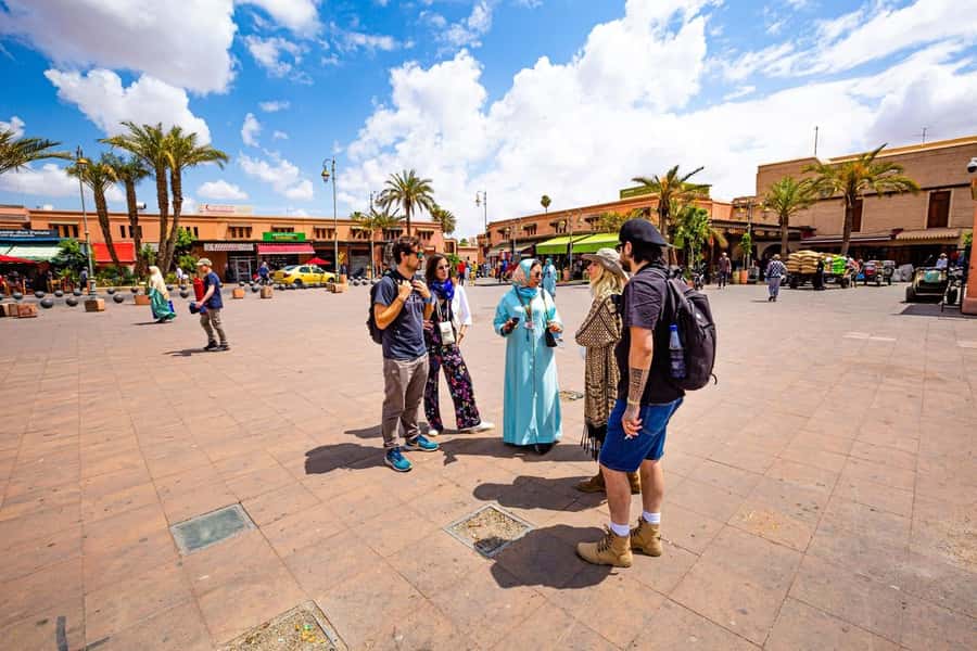 Marrakech: Bahia Palace, Saadian Tombs & Top Highlights Tour - Key points to know before you book