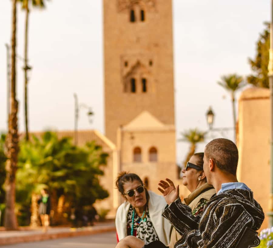 Marrakech: Bahia Palace, Saadian Tombs & Top Highlights Tour - Saadian Tombs and the patience factor