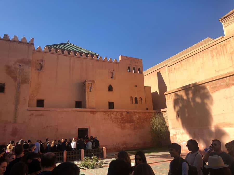 Marrakech: Saadian Tombs, Bahia Palace, Medina and Souk Tour - How much help will you get from the guide?