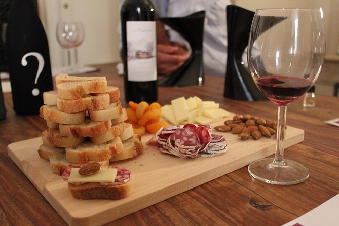 Medoc or Saint Emilion Wine Tasting and Chateau from Bordeaux - The guides make the difference