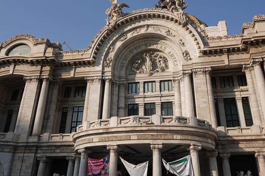 Mexico City: Exclusive Tour of Palacio de Bellas Artes - Reading the palace’s Art Nouveau and Art Deco design