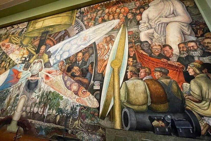Mexico City: Exclusive Tour of Palacio de Bellas Artes - A museum visit with real historical context