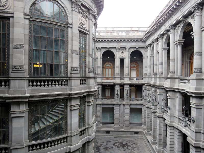 Mexico City Must-see Buildings & Palaces - Palacio de Correos: A Working Building With Gold-Toned Detail