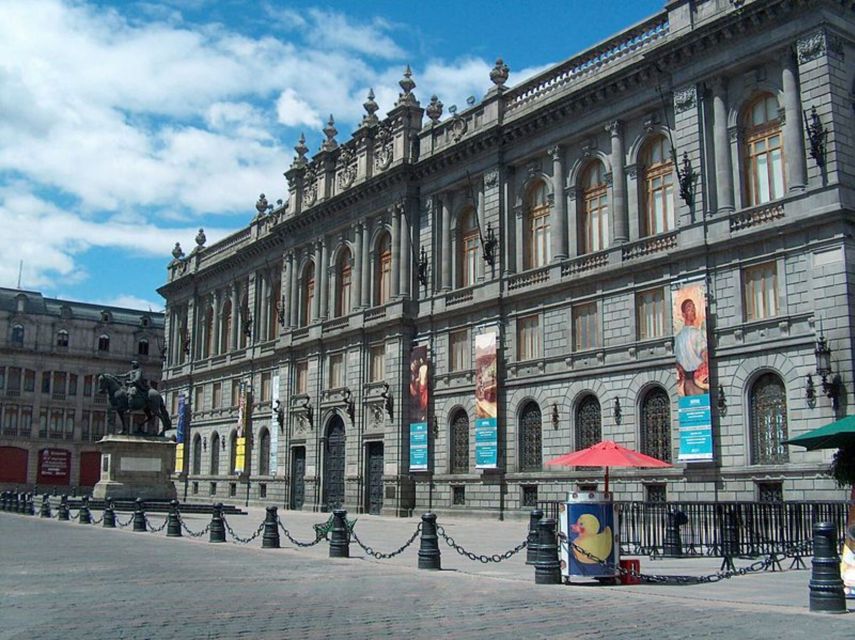 Mexico City Must-see Buildings & Palaces - Banco de México: Seeing Where the Peso Is Produced
