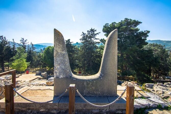 Minoan Path: Knossos Palace, Winery Visit, Lunch at Archanes - Archanes lunch is the heart of the afternoon