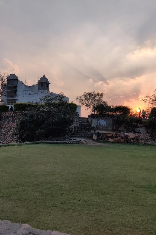 Monsoon Palace (Sajjangarh) E-bike Trail - How This Compares With a Standard Palace Visit