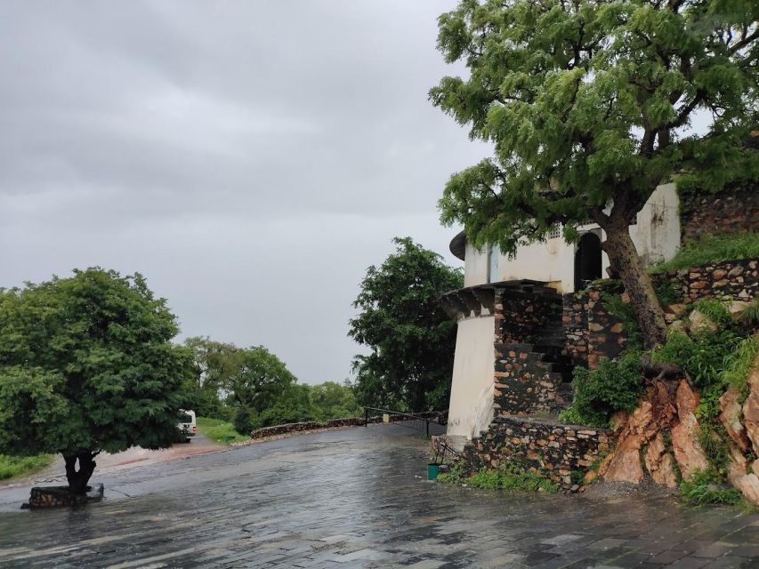 Monsoon Palace (Sajjangarh) E-bike Trail - Reaching the Monsoon Palace