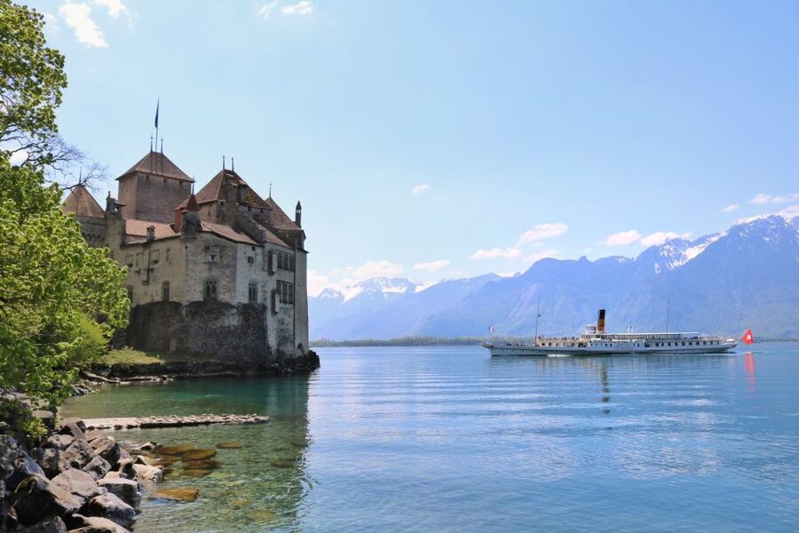 Montreux: Chateau Chillon Entrance Ticket - Courtyards and the underground Gothic vaults