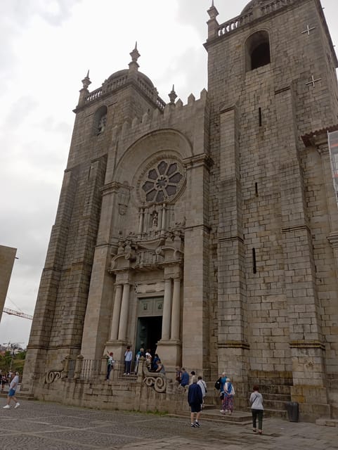 Monumental and historic Porto with the Stock Exchange Palace - São Bento Station and the first look at Porto