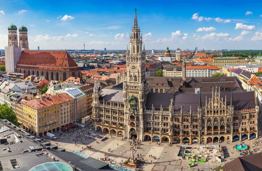 Munich: Residenz Palace and Hofgarten Skip-the-Line Tour - Meeting Your Guide on Residenzstraße 11