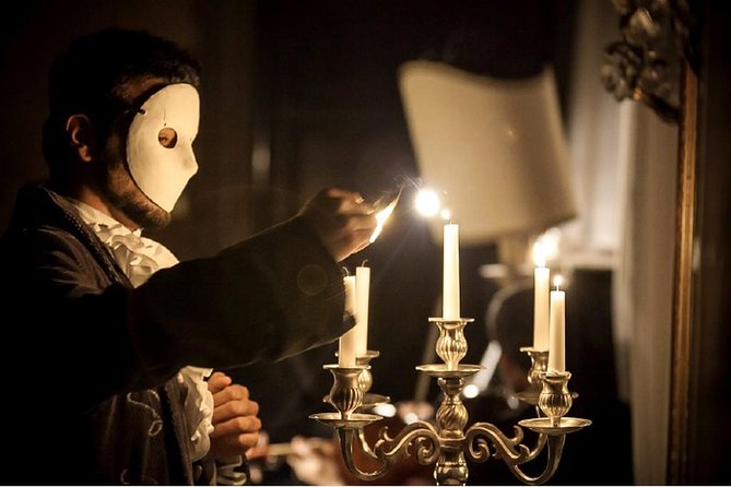 Musica a Palazzo 'Traveling Opera' Performance in Venice - The libretto and following the Italian