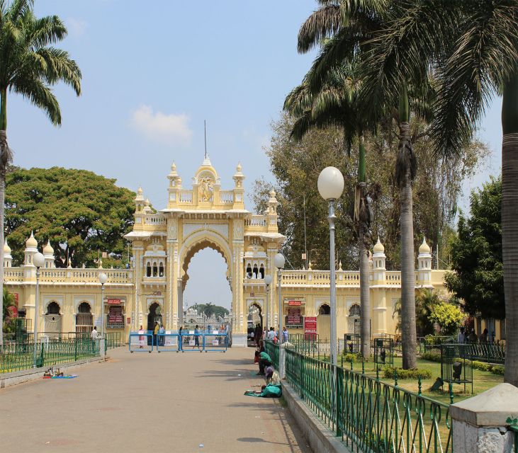 Mysore: 2-Day Palace and Gardens Tour from Bangalore - Gumbaz, Ranganathaswamy Temple, and Tipu Sultan Mosque