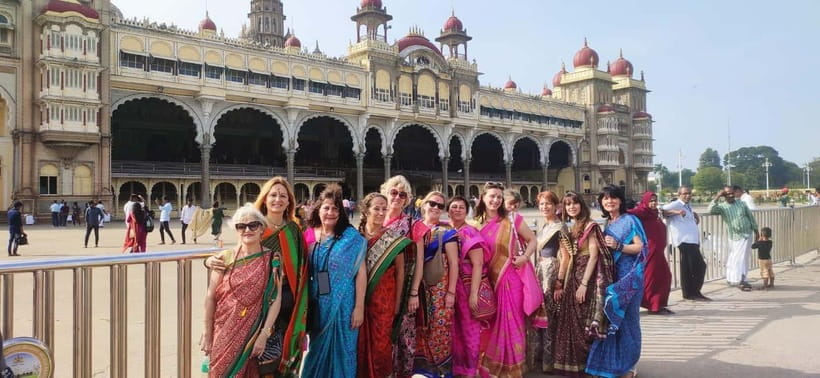 Mysore: Palace, Art Gallery & Devaraja Market Walking Tour - Mysore Palace, 75 minutes beneath royal ceilings