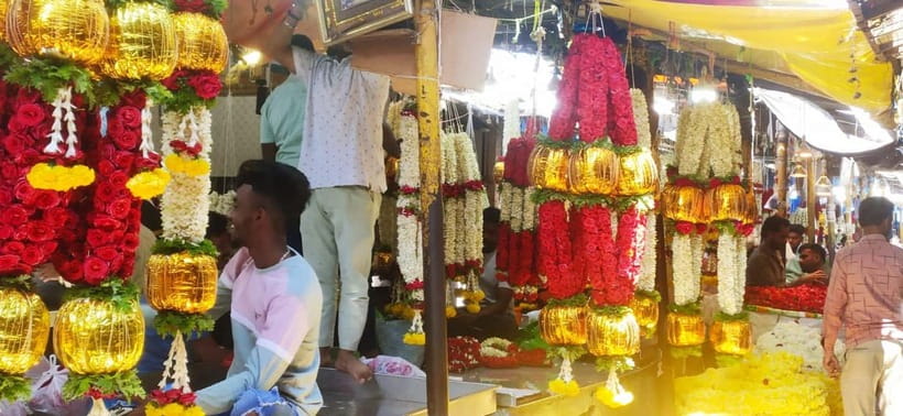 Mysore: Palace, Art Gallery & Devaraja Market Walking Tour - The 10-minute walk to Jaganmohana Palace