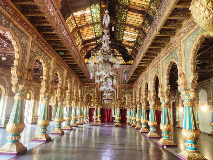 Mysore: Palace, Art Gallery & Devaraja Market Walking Tour - Starting at the Varaha gate