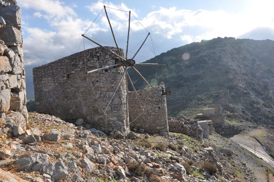 Mythical Escape: Zeus Cave & Knossos Palace from Elounda - Why the guide makes a difference
