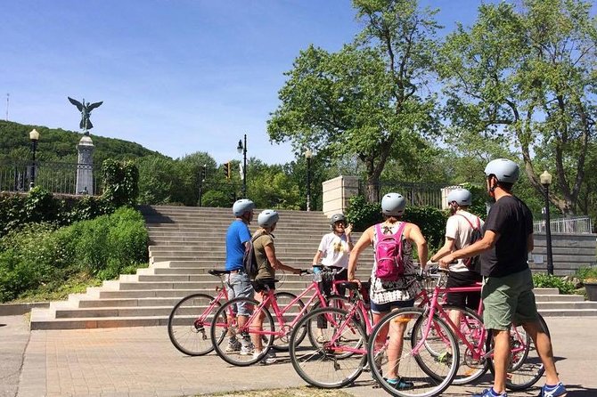 Non Touristy Pink Bike Tour by Spade & Palacio - Street art at the Leonard Cohen mural