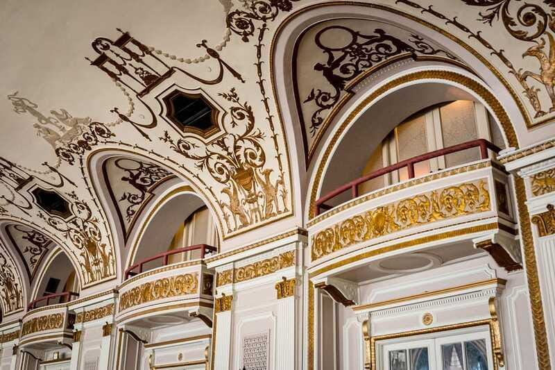 Ottawa: Secrets of the Château Laurier - Guided Hotel Tour - Historic corridors and rooms beyond the usual route