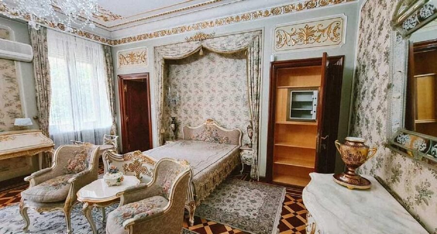 Palace of the Parliament, Village Museum & Ceaușescu Mansion - Ceaușescu Mansion: the private side of dictatorship
