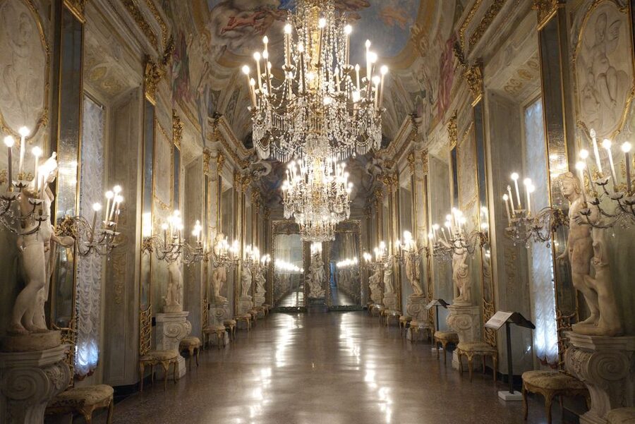Palazzi dei Roll and Palazzo Reale Guided Tour - Walking Le Strade Nuove and the Genoese carrugi