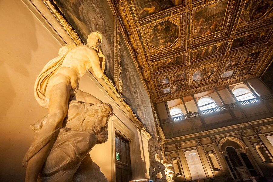 Palazzo Vecchio 90-Minute Morning Guided Tour - Meeting the guide in Piazza della Signoria
