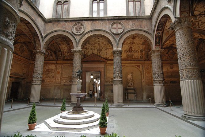 Palazzo Vecchio Small Group Tour - What the small group changes