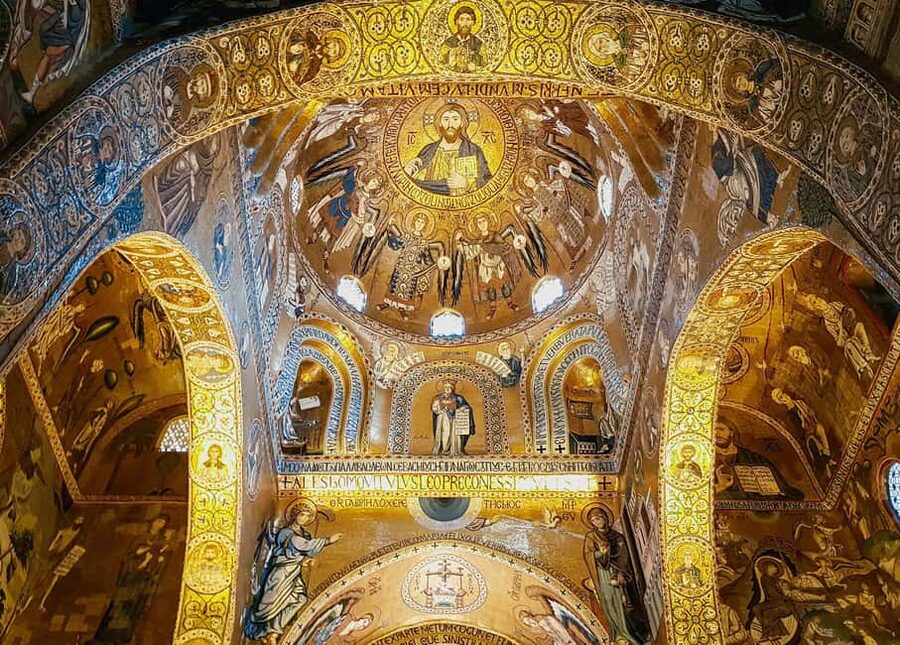 Palermo: Palatine Chapel, Audio App & optional Norman Palace - Finding the host at Piazza del Parlamento