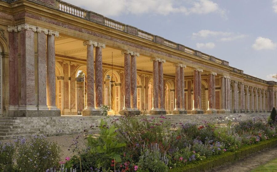 PARIS: Private transfer Château Versailles van 7 people 4H - Cancellation and Booking Flexibility