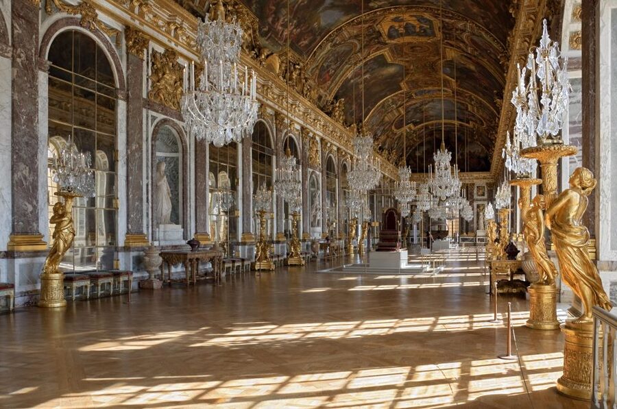 PARIS: Private transfer Château Versailles van 7 people 4H - Returning to Paris Without Another Transport Puzzle