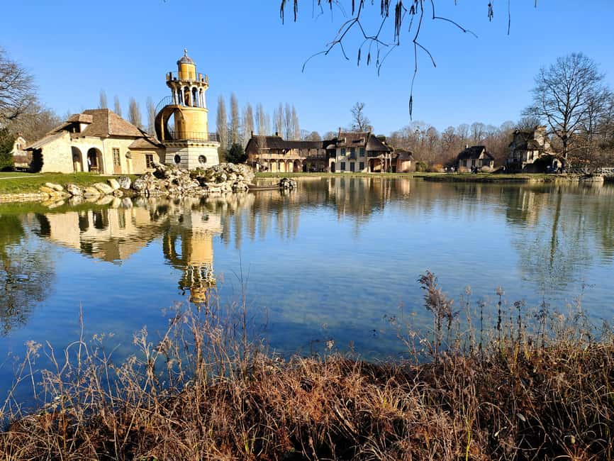 Paris: Versailles Palace and Queen Hamlet E-Bike Tour - Starting in Paris and following the Seine