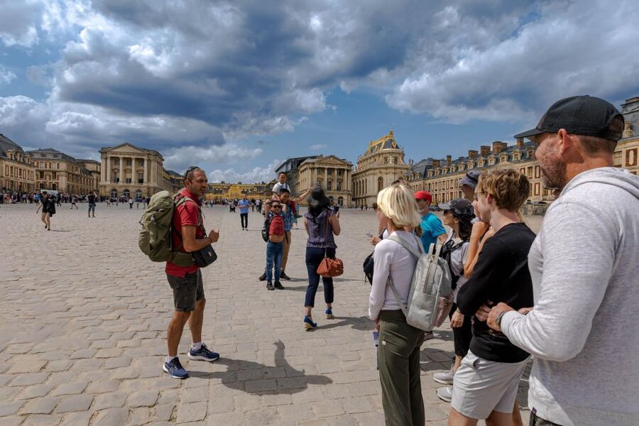 Paris: Versailles Palace and Queen Hamlet E-Bike Tour - Shopping for lunch at Notre-Dame Market