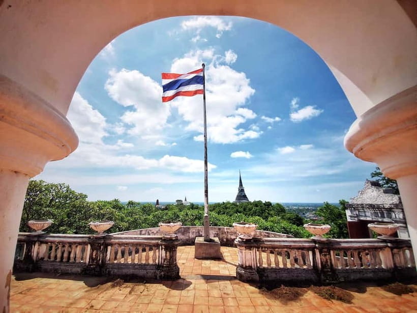 Petchaburi Temples & Royal Palace - small Join Group Tour - A set-menu lunch at The Royal Diamond