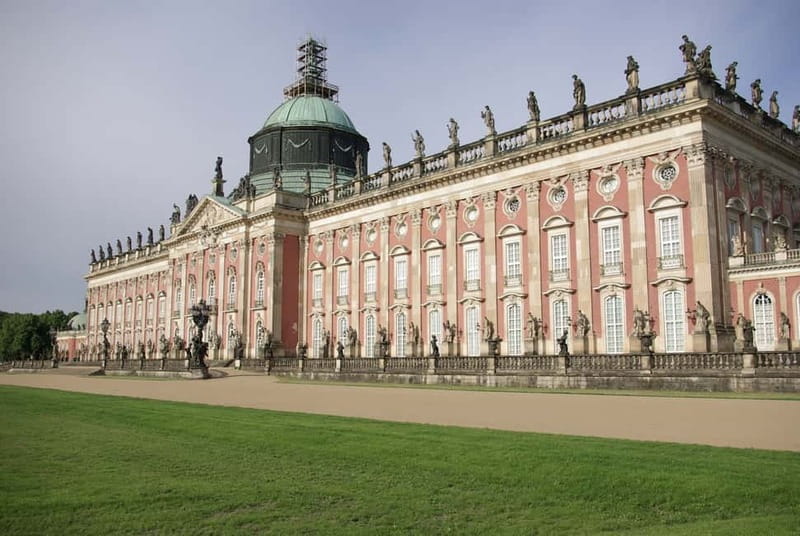 Potsdam: 5-Hour-Tour "Parks & Palaces" from Berlin by VW-Bus - Alexandrowka and the former KGB area