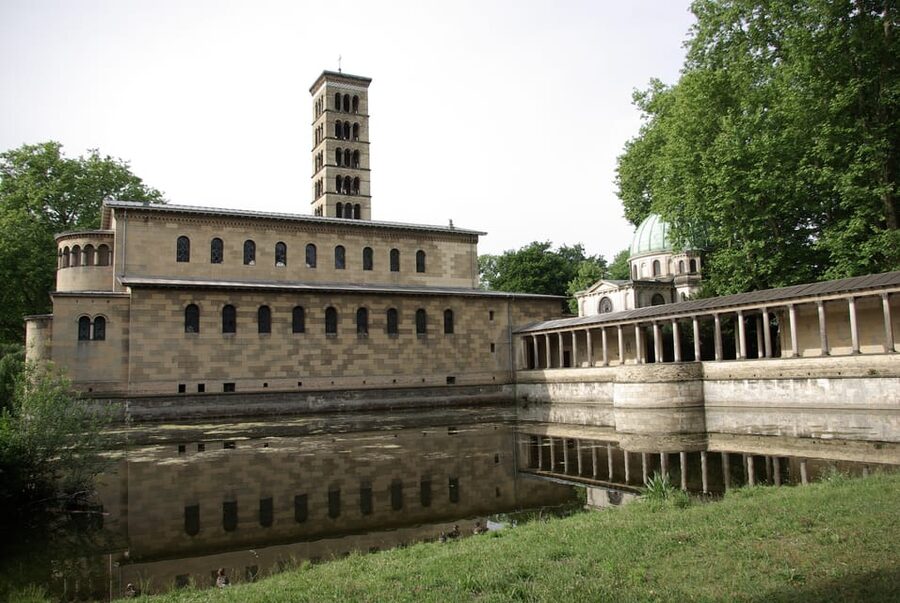 Potsdam: 5-Hour-Tour "Parks & Palaces" from Berlin by VW-Bus - Guide style, comfort, and flexibility