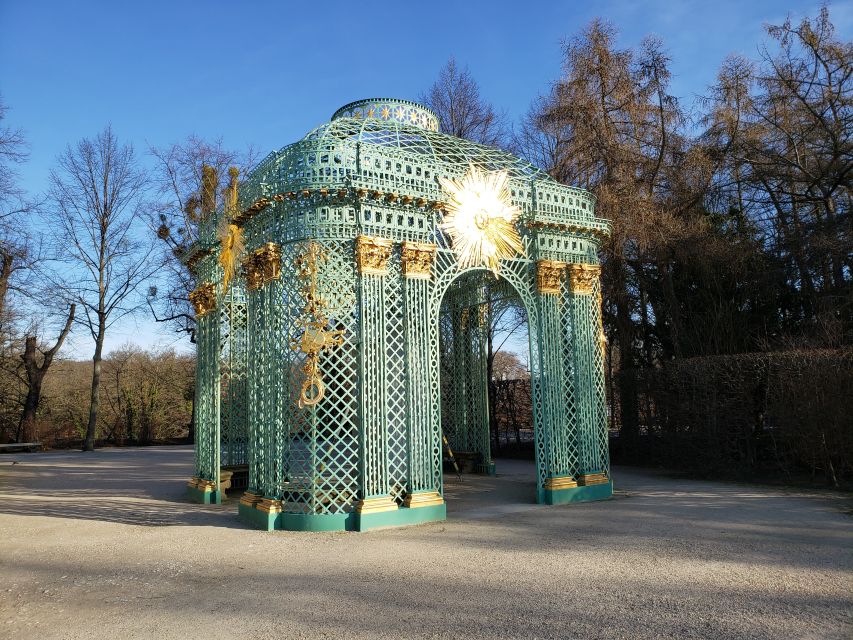 Potsdam: Private Bus Tour with Park Walk to Sanssouci Palace - Why Potsdam works well as a short private tour