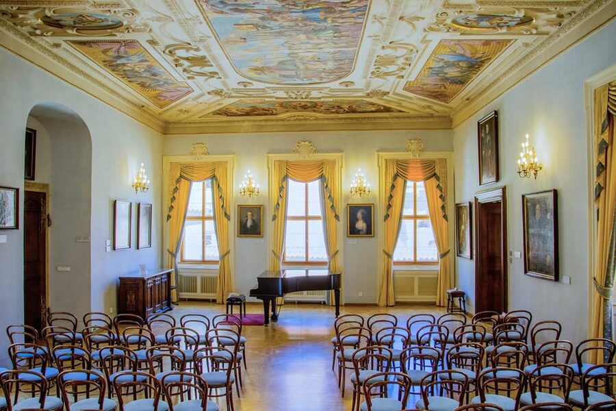 Prague Castle: Midday Classical Concert at Lobkowicz Palace - A musical pause inside Prague Castle