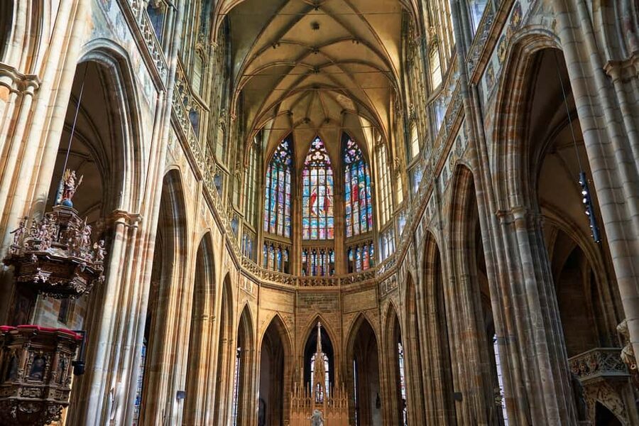 Prague Castle, St. Vitus Cathedral, Royal Palace, St. George's Basilica - Why Prague Castle works best with a guide