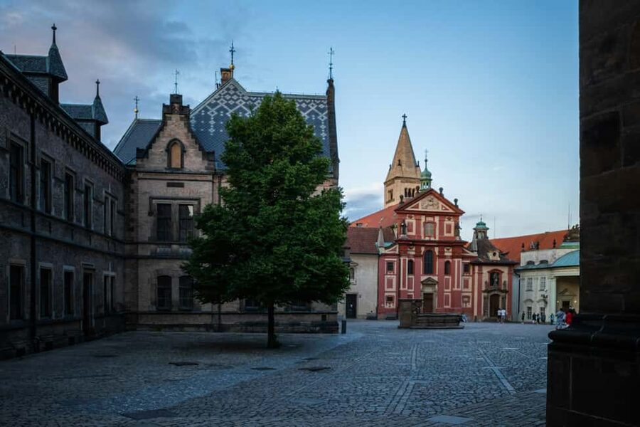 Prague Castle, St. Vitus Cathedral, Royal Palace, St. George's Basilica - Who will enjoy this castle visit most