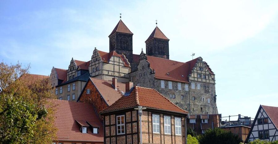 Premiumstadtführung (historische Altstadt und Schlossberg) - Schuhhof and Hölle: small lanes, big character
